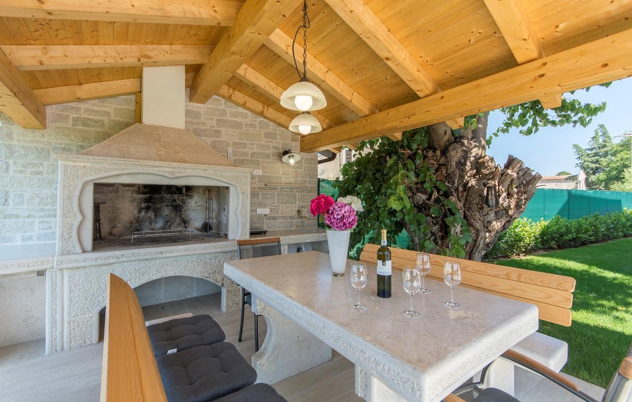 Contessa Vila