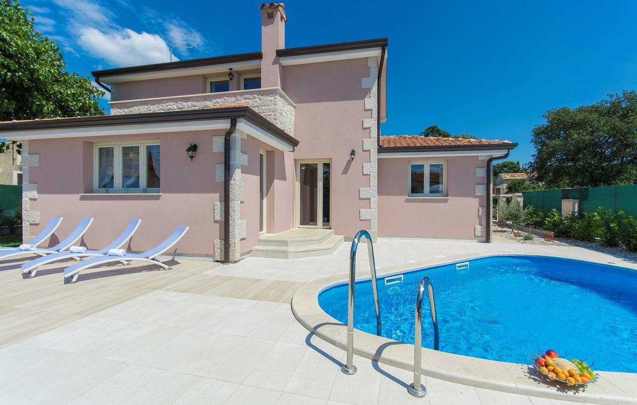 Contessa Vila